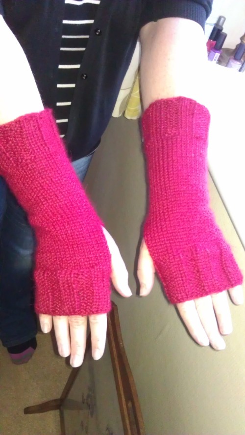 Red 'Alice' mitts 1